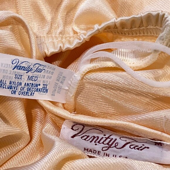 Vintage Vanity Fair Yellow Nylon Pajama Set With Embroidered Feather Design - Picture 4 of 8